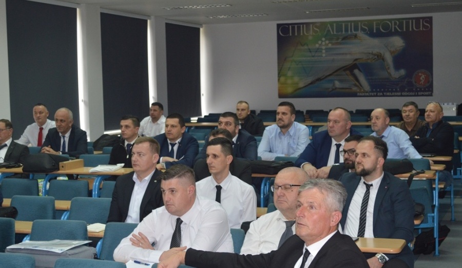 FOTO: Održan seminar za klubove, delegate i sudije Druge lige FBiH grupa Sjever